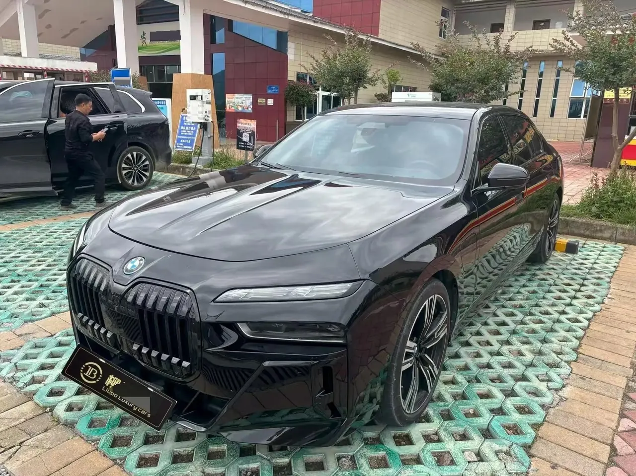 BMW i7 (Imported) 2023 i7 eDrive50L Enjoy M Sports Suit Automatic Gear - View 1
