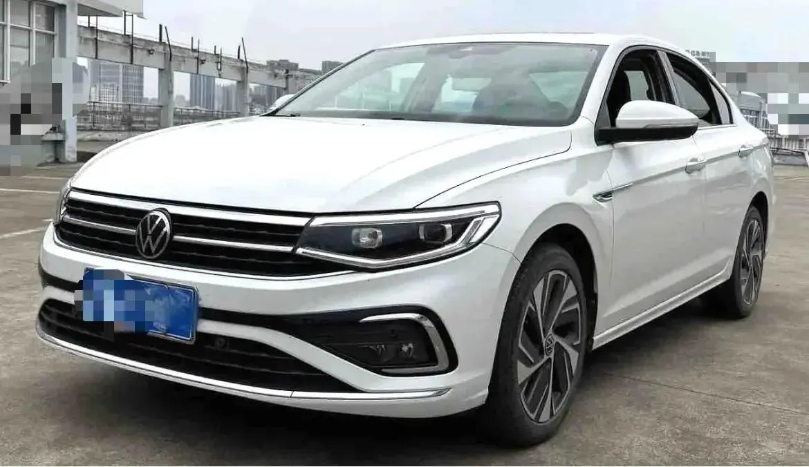 Bora 2023 300TSI DSG Basic - View 1