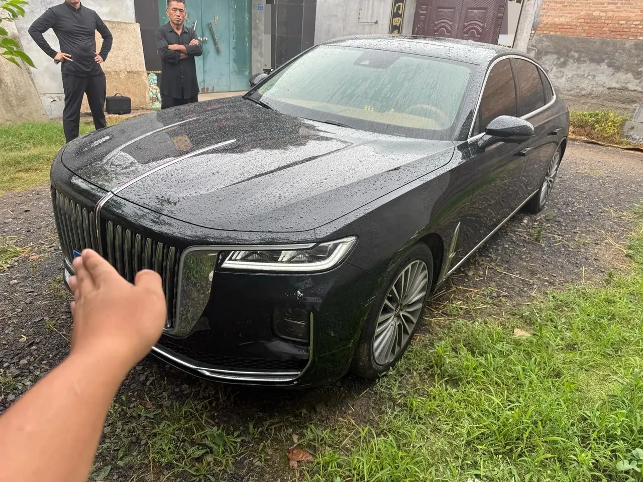 HongQi H9 2020 model 2.0T Intelligent Connected Flag Enjoyment Edition - View 1