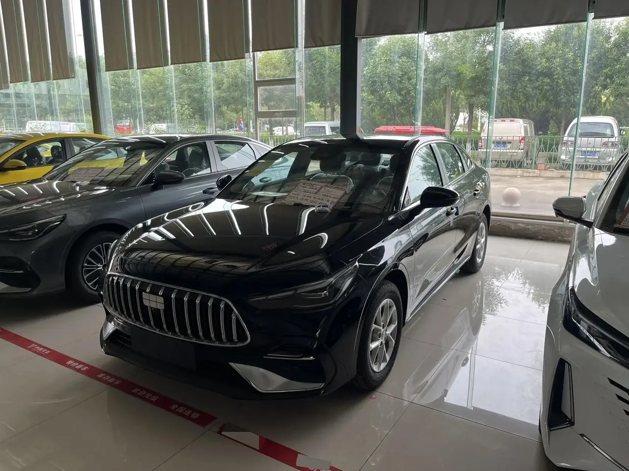 Geely Galaxy 2025 xingyao 6 EM-i 1.5 125km sailing version automatic gear - View 1