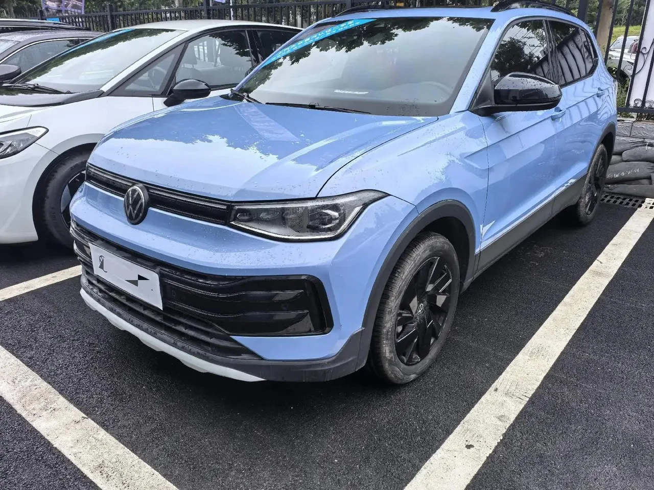Volkswagen 2025 T-Roc New Edition 1.5TSI 300TSI Prestige Automatic - View 1