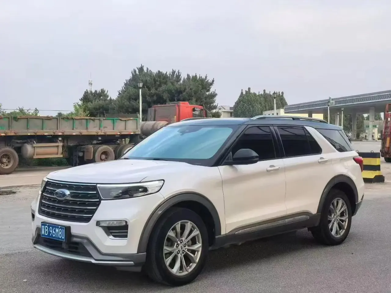Explorer 2020 EcoBoost 285 Four-Wheel-Drive Titanium Edition, 6-Seater - View 1