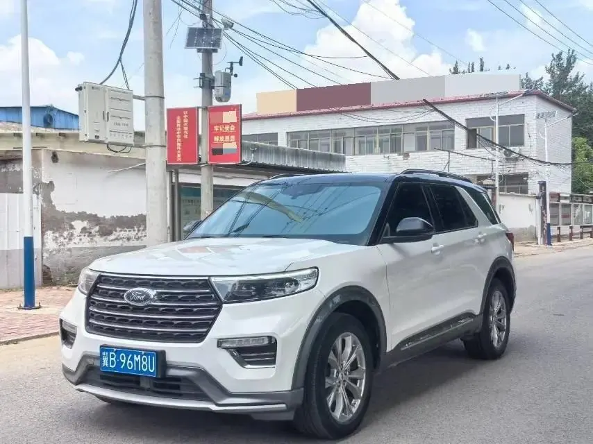 Explorer 2020 EcoBoost 285 Four-Wheel-Drive Titanium Edition, 6-Seater - View 1
