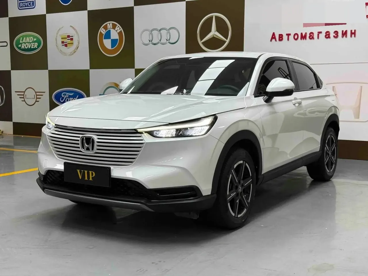 Vezel 2023 1.5L CVT base model - View 1