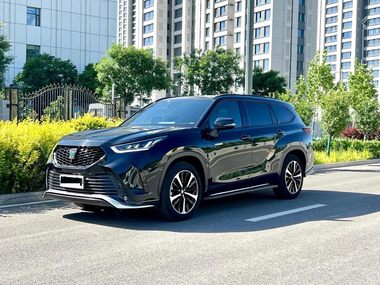 Toyota 2023 Crown Landfang 2.5 CVT Four-Wheel Drive Prestige Automatic - View 1