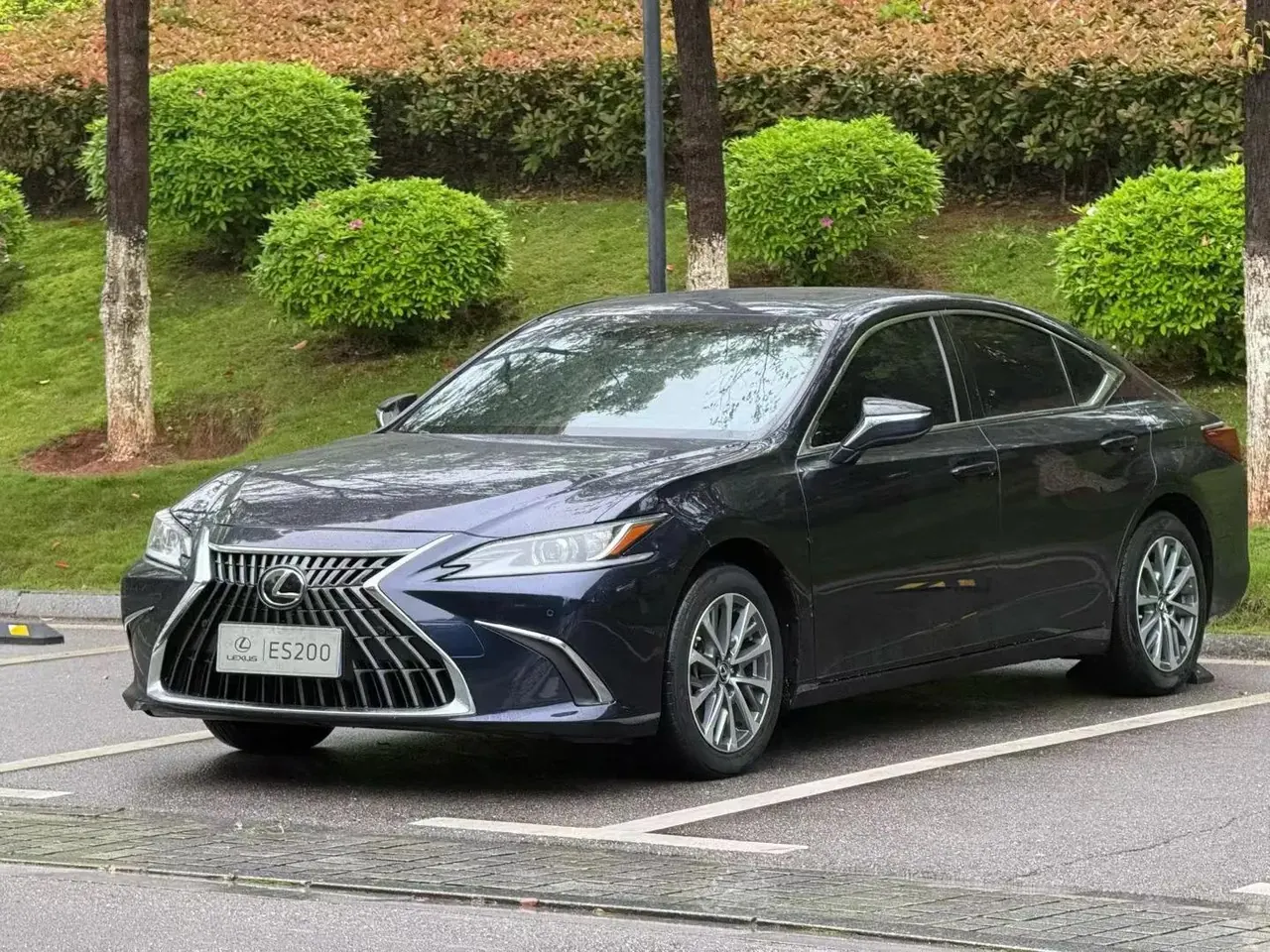 Lexus ES 2023 model 200 Premium Edition - View 1