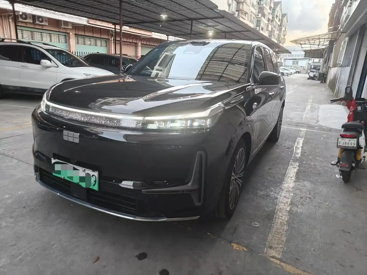 Geely Galaxy 2025 M9 1.5T 210km 4-wheel drive pilot version automatic gear - View 1