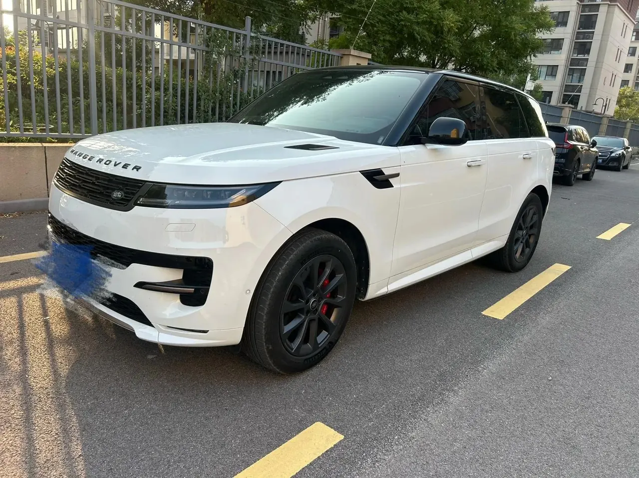 Range Rover Sport 2024 400PS Dynamic SE - View 1
