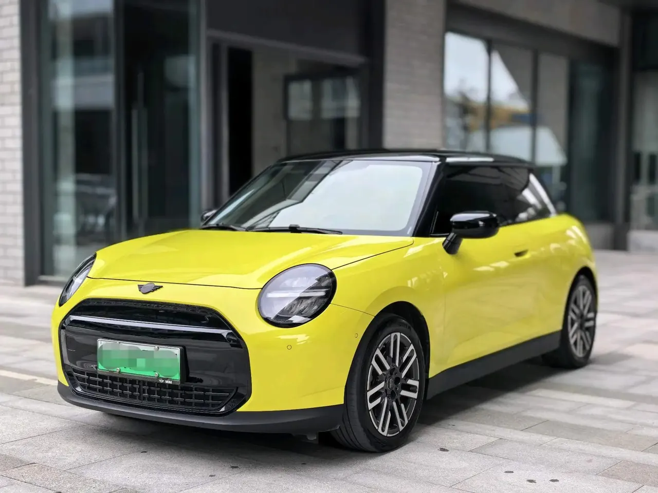 MINI 2025 Mini Cooper E 456km Cooper E Classic Automatic - View 1