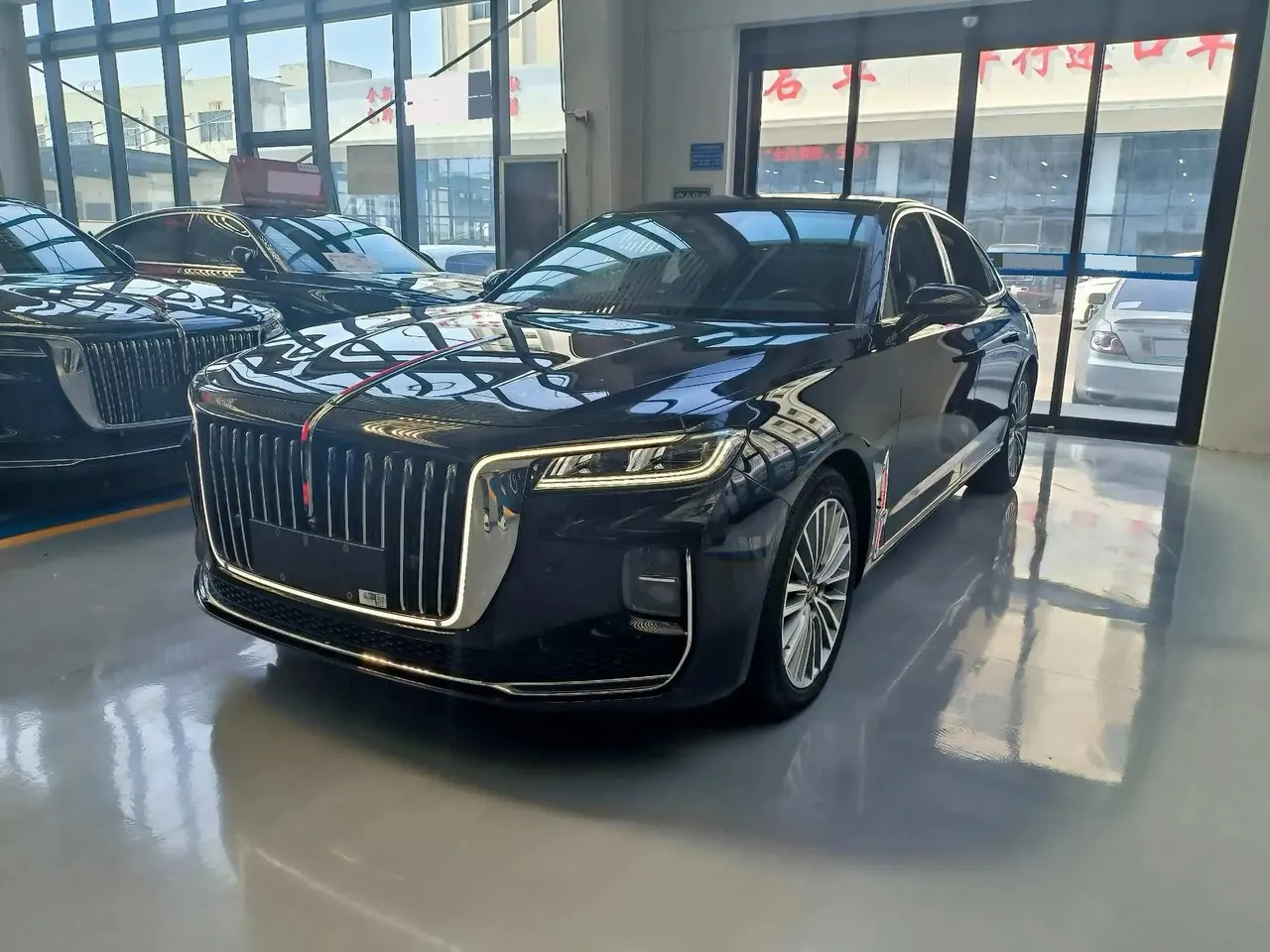HongQi H9 2020 model 2.0T Intelligent Connected Flag Enjoyment Edition - View 1