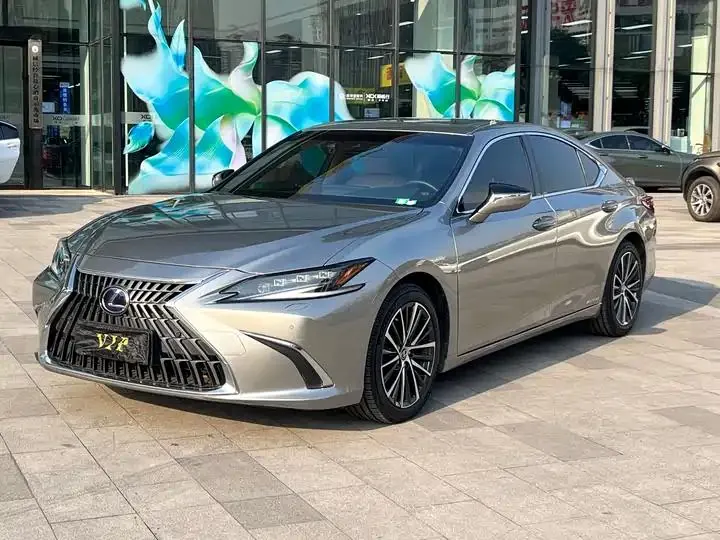 Lexus ES 2022 300h Premium Edition - View 1