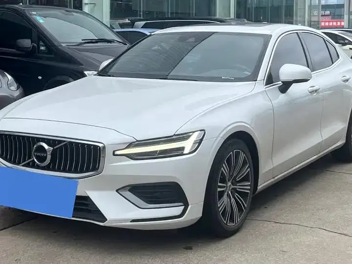 Volvo S60 2022 B4 Intelligent Luxury Edition - View 1