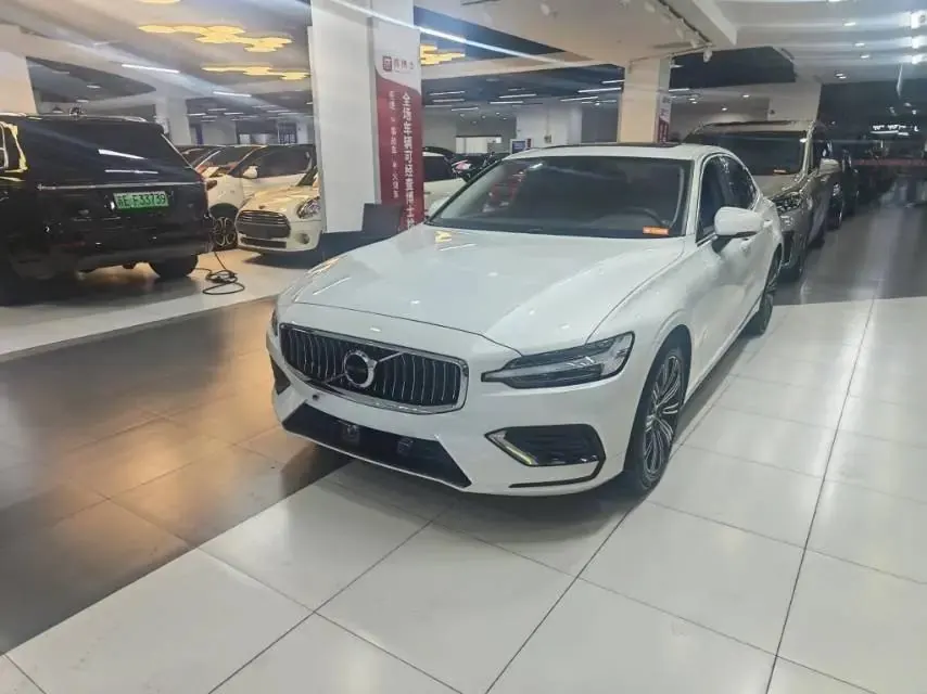 Volvo S60 2022 B4 Intelligent Luxury Edition - View 1
