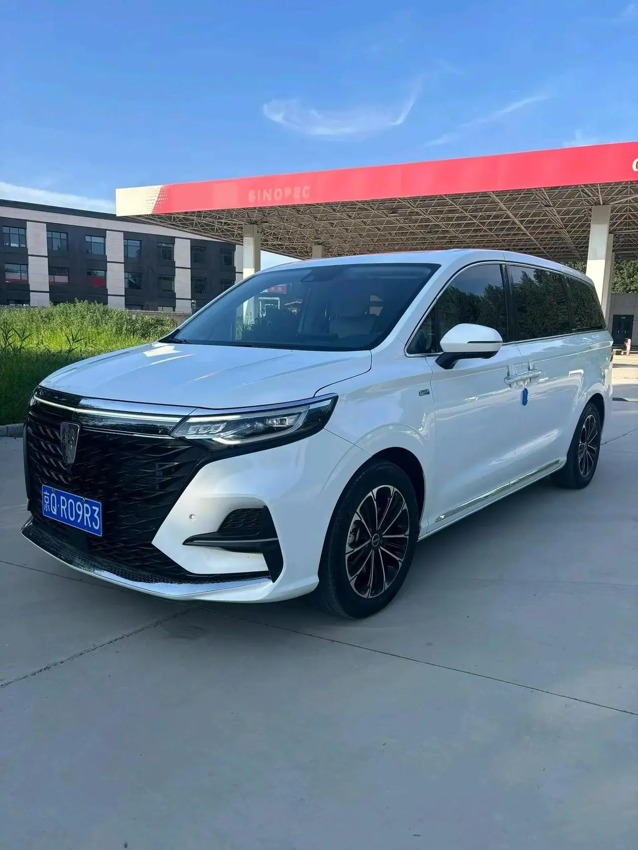 Roewe iMAX8 2021 400TGI Supreme Series Honorable Edition - View 1
