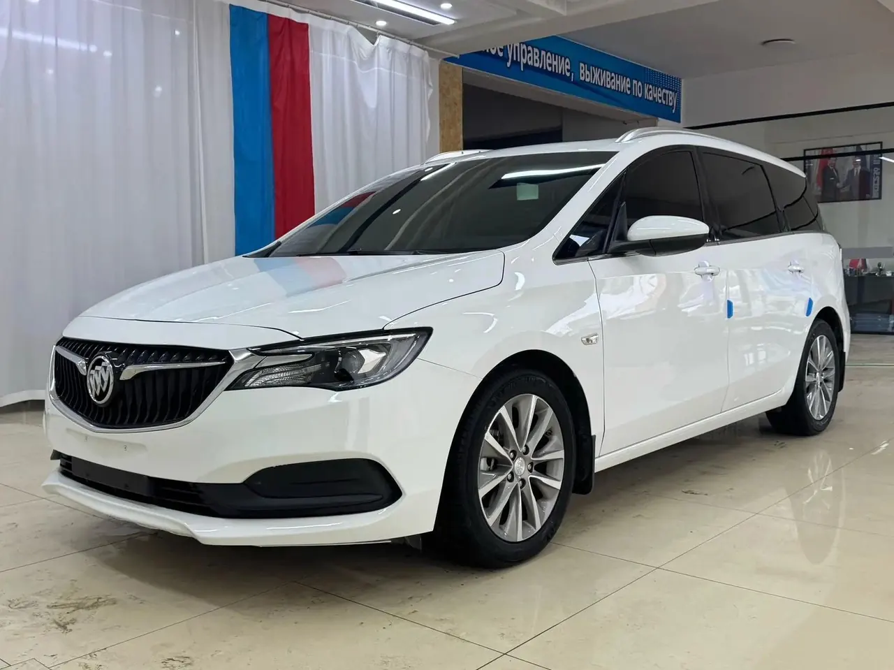 Buick GL6 2021 323T Light Hybrid Interconnected Luxury Model - View 1