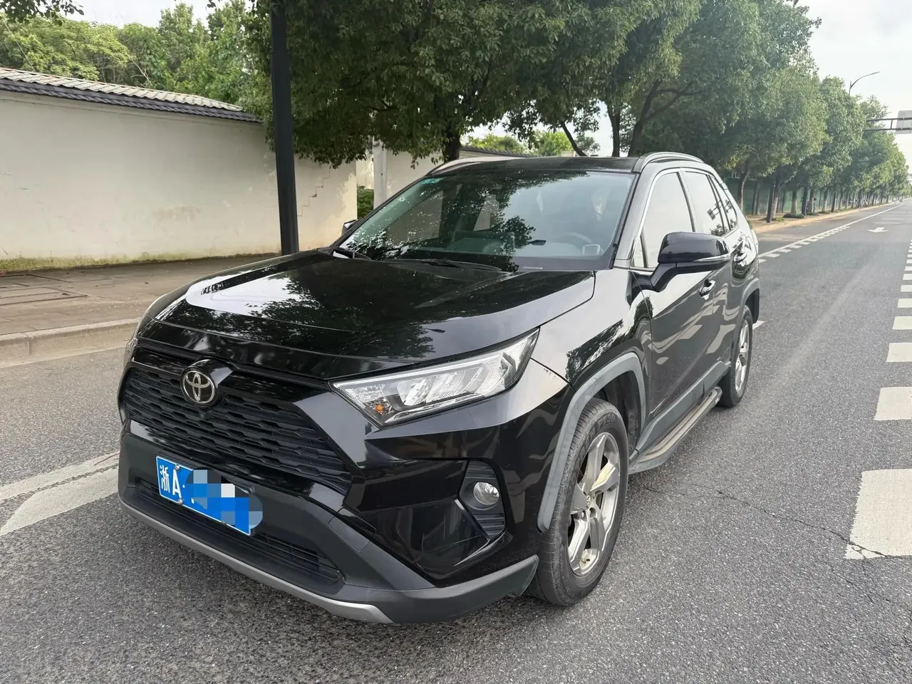 RAV4 Rongfang 2020 2.0L CVT Front-Wheel-Drive Fashion PLUS Edition - View 1