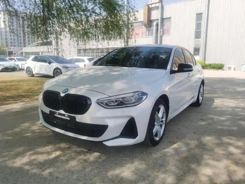 BMW 1 Series 2021 Changed to 120i M Sports Obsidian Night Edition - View 1