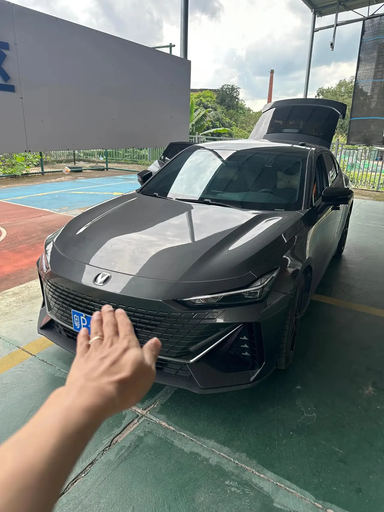ChangAn 2023 UNI-V 1.5T honorable automatic gear - View 1