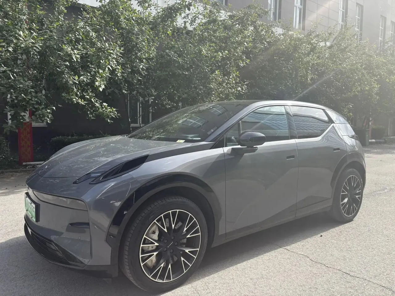 Zeekr X 2024 five-seat four-wheel drive version - View 1