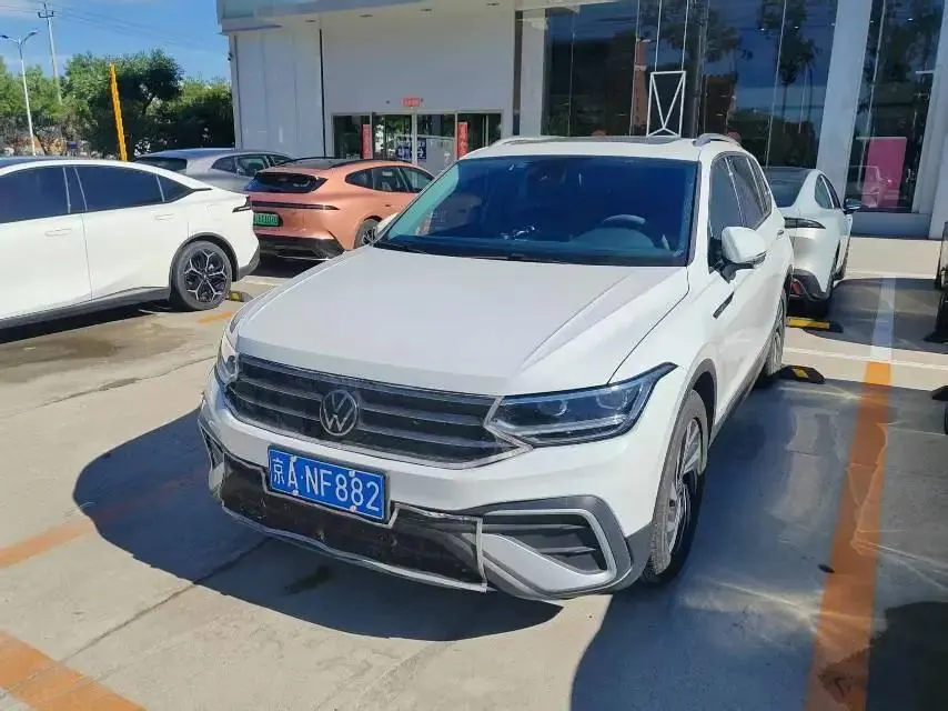 Volkswagen 2024 Tiguan L 1.5TSI 300TSI Front-Wheel Drive Smart Enjoyment Edition Automatic - View 1