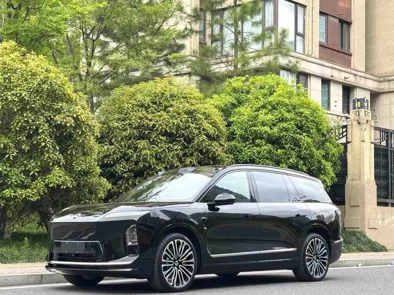 NIO 2026 ES8 6-seat executive signature version automatic gear - View 1