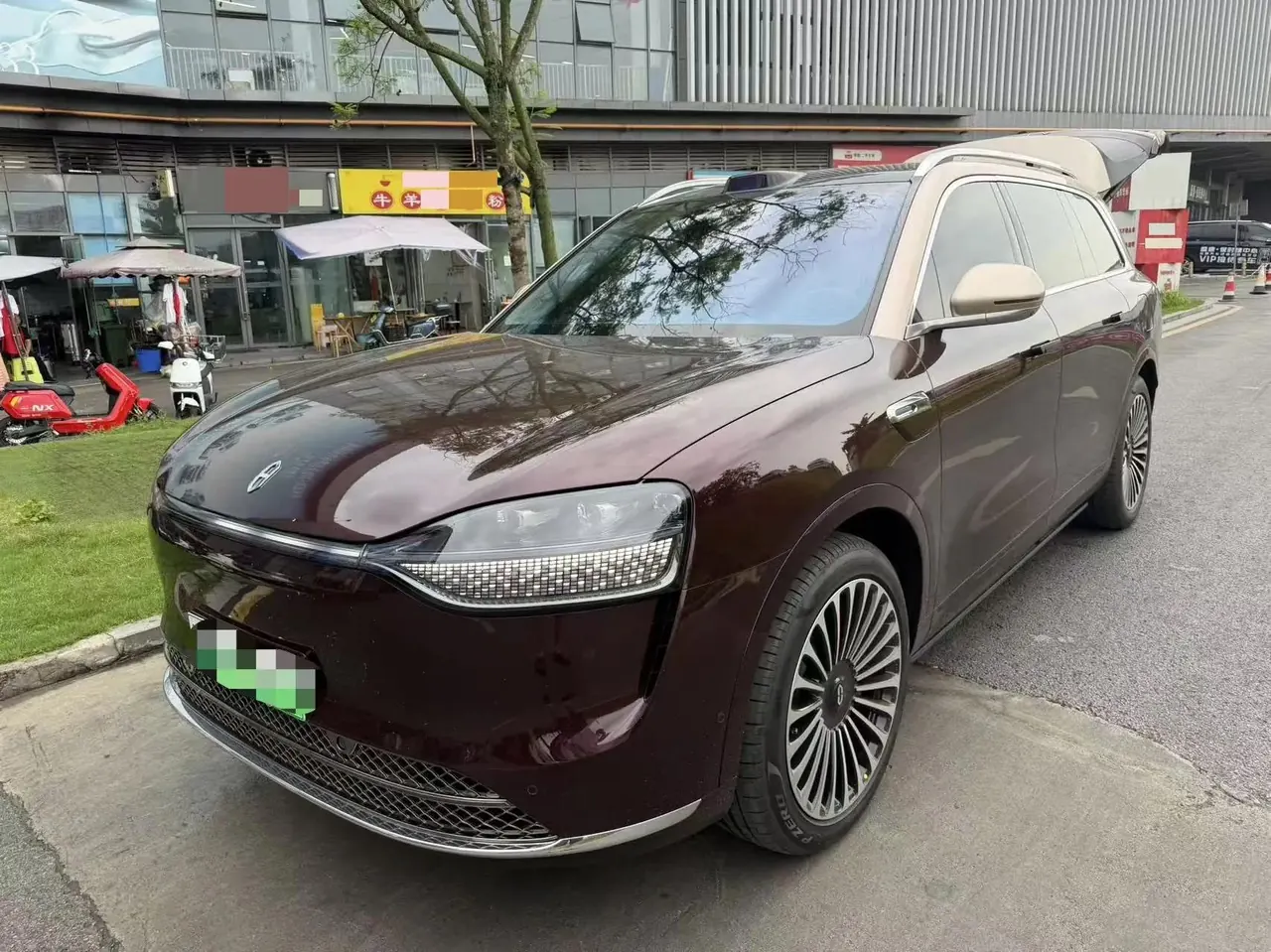 AITO 2025 Model AITO M9 Range-Extended Max Version 52kWh 6-Seater Automatic - View 1
