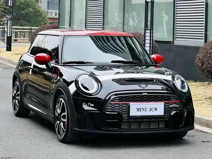 2023 MINI JCW 2.0T JOHN COOPER WORKS Pat Moss Edition - View 1