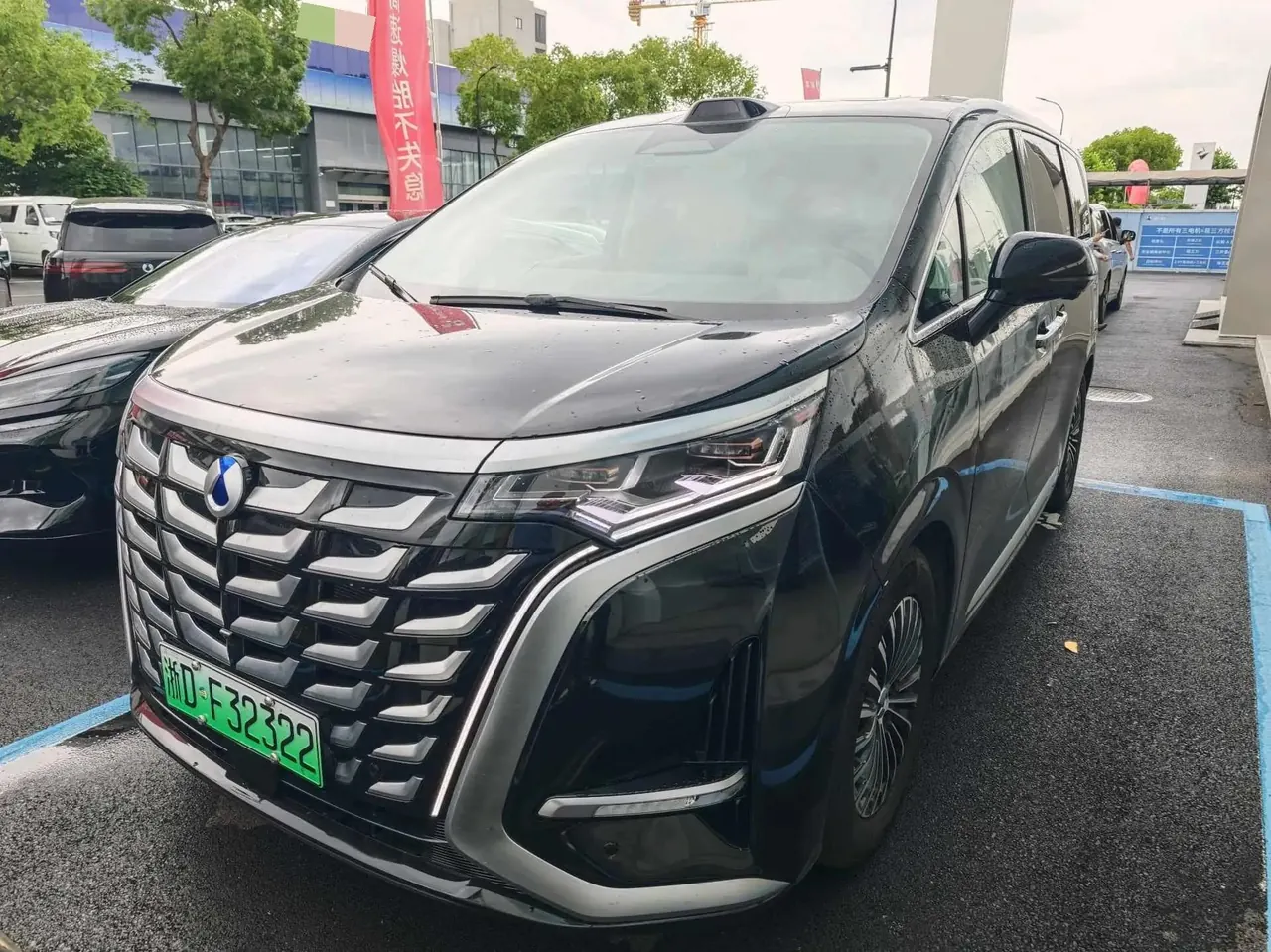 Denza 2025 Denza D9 DM-i 1.5T Stepless Smart Driving Edition 1020 Four-wheel Drive Honorable Automatic Gear - View 1