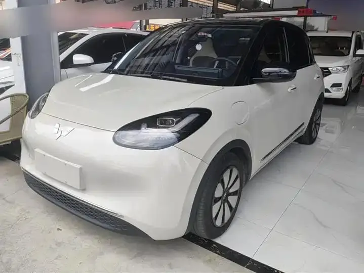 WuLing Plantronics 2023 333km LingBox Connected - View 1