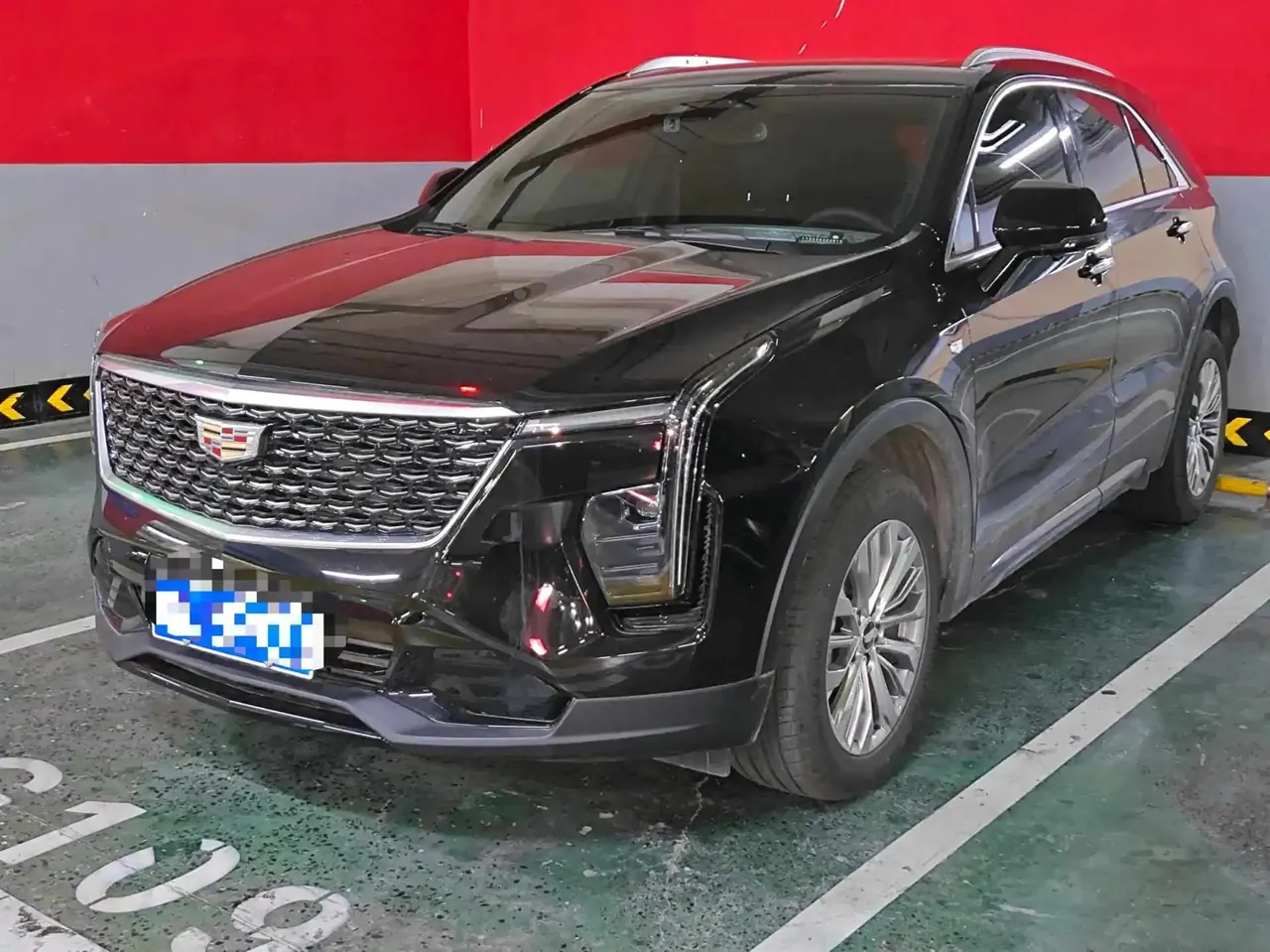Cadillac XT4 2024 28T Two-Drive Luxury Model - View 1