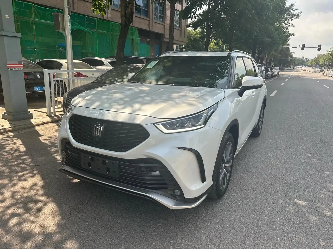 Toyota 2026 Crown Land Release HEV 2.5 Stepless Four-wheel Drive Premium Edition Automatic Gear - View 1