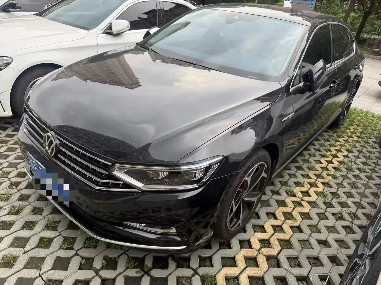 Volkswagen 2023 Magotan 2.0TSI 330TSI 2 Million Units Commemorative Edition Leading Model Automatic - View 1