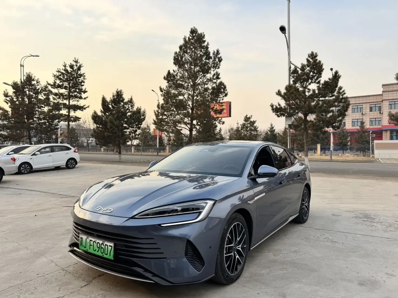 BYD 2025 Seal 07 DM-i 1.5 CVT 125km Luxury Automatic - View 1
