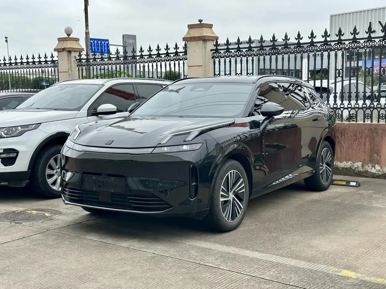 LYNK&amp;CO 2025 LYNK&amp;CO 08 EM-P 1.5T 245km Ultra-Long Range Halo Automatic - View 1