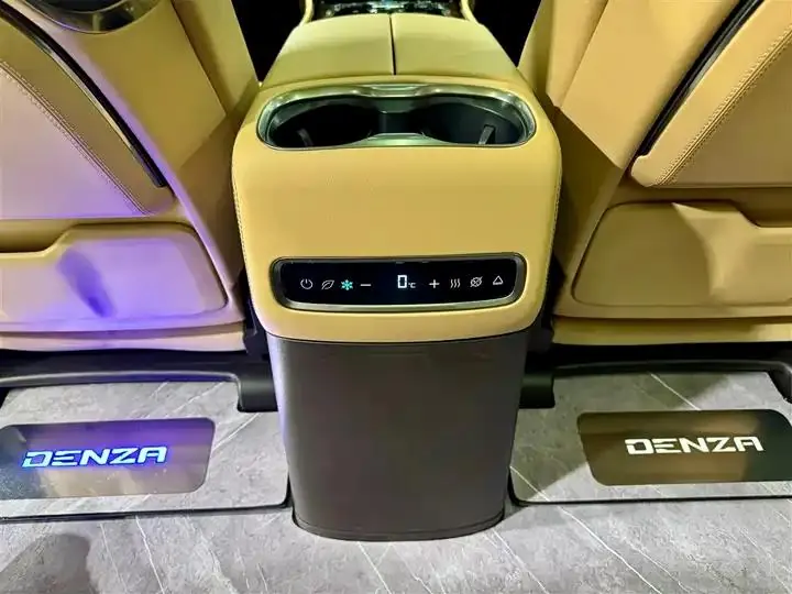 Denza D9 2024 DM-i 980 4-wheel drive Honor Model 28