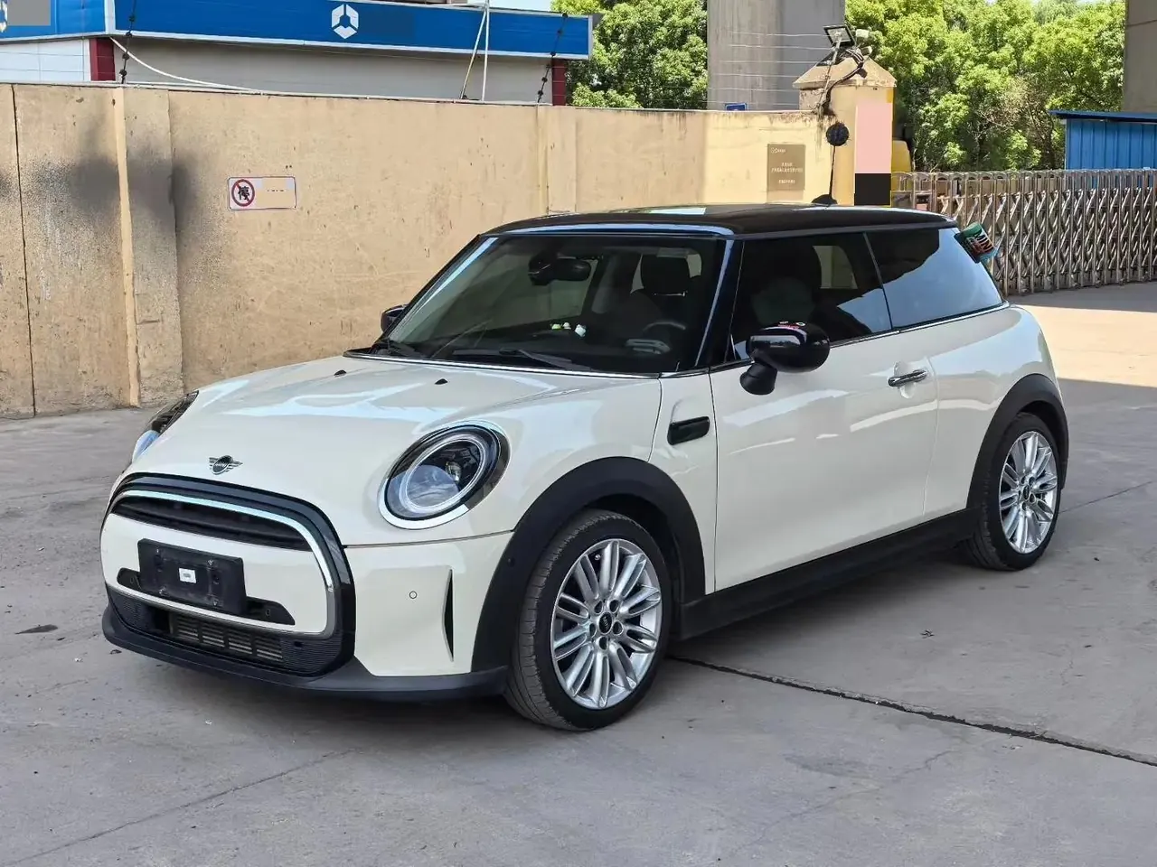 Open image lightbox: MINI 2022 to 1.5T COOPER Classic