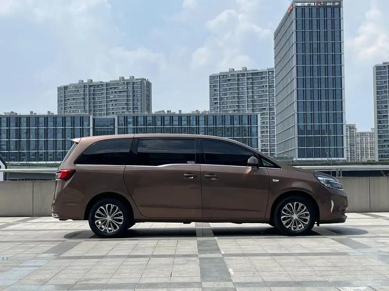 Buick GL8 2021 Land Business Class 652T Luxury Model 2