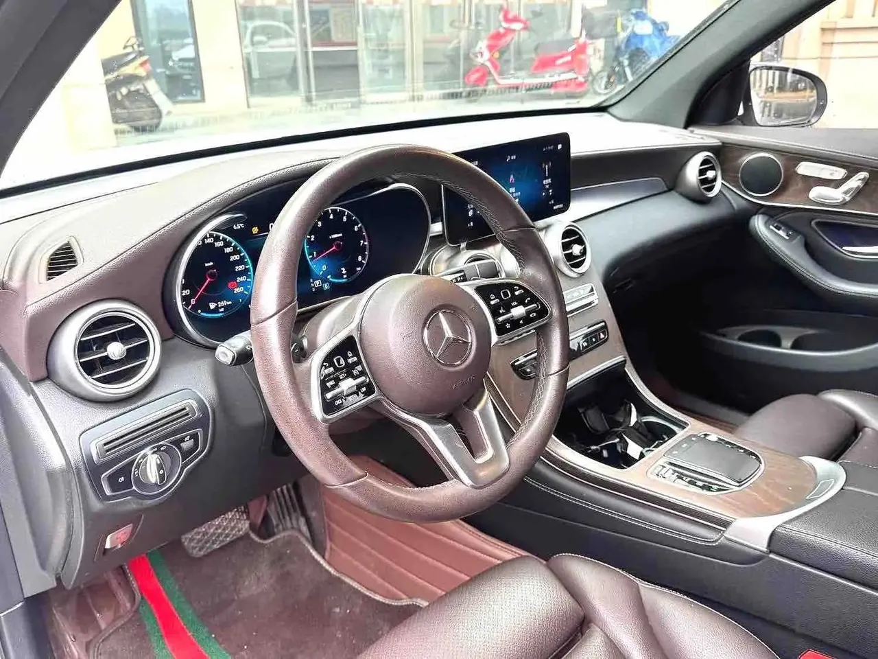 Mercedes Benz GLC 2020 model, facelifted GLC 300 L 4MATIC Sport version 3