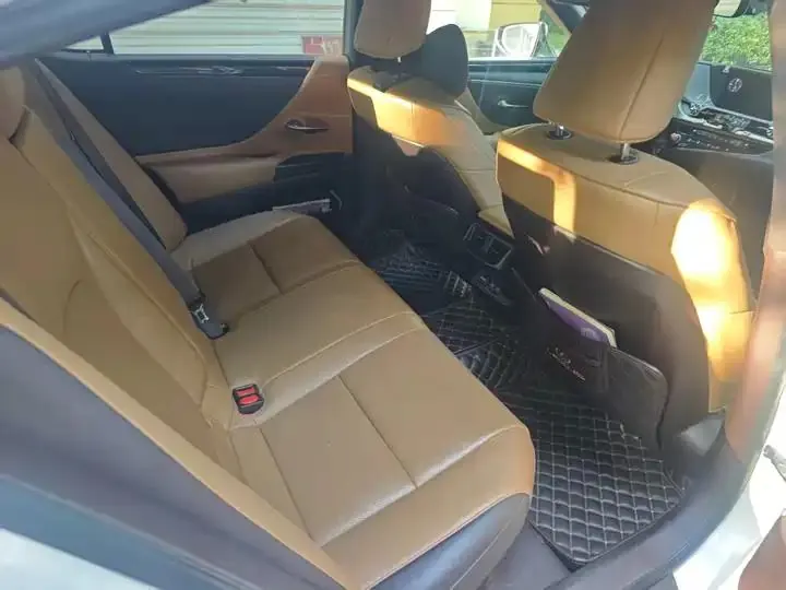 Lexus ES 2021 300h Prestige Edition 3
