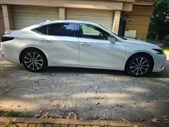 Lexus ES 2021 300h Prestige Edition 7