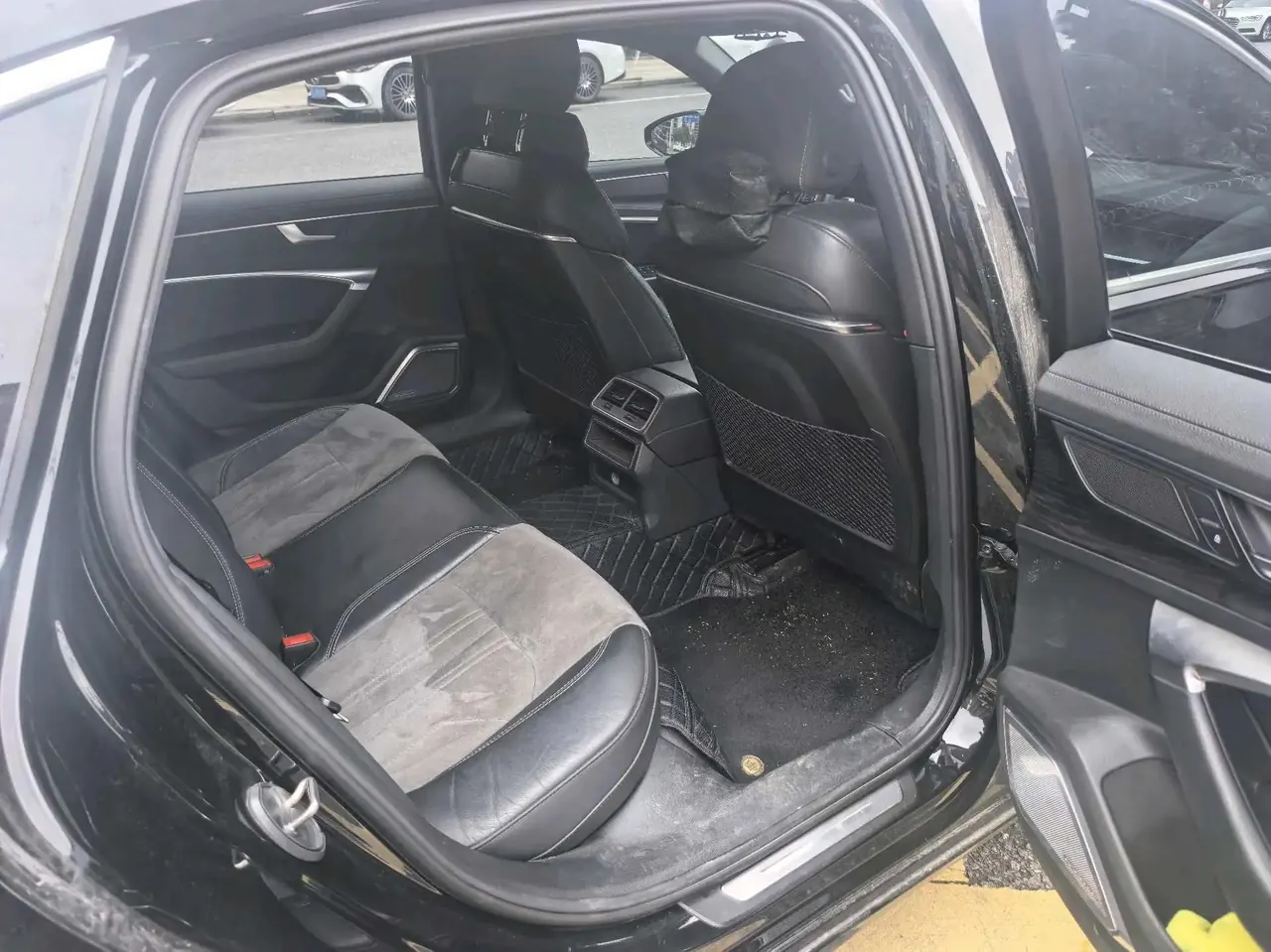Audi A6L 2021 40 TFSI Deluxe Dynamic 12