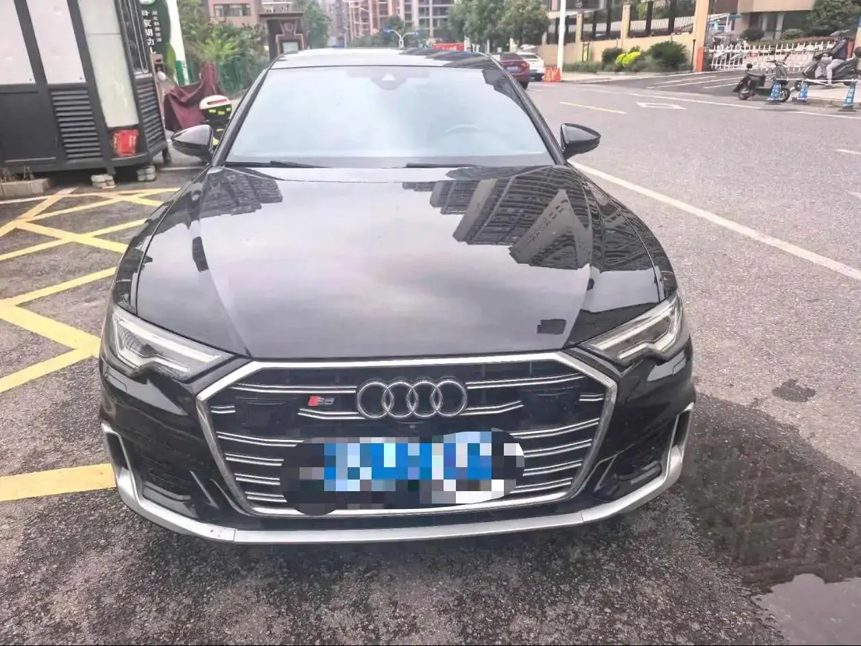 Audi A6L 2021 40 TFSI Deluxe Dynamic 2