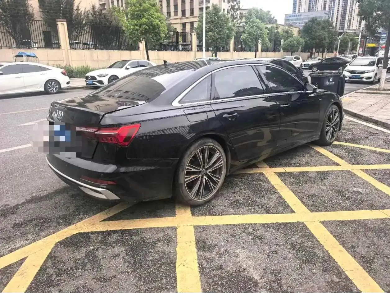 Audi A6L 2021 40 TFSI Deluxe Dynamic 6