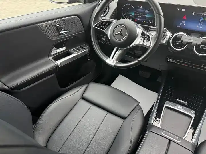 Mercedes Benz GLB 2024 model modified GLB 200 dynamic model 15