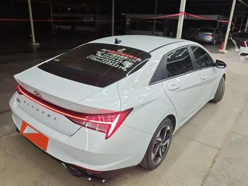 Elantra 2022 1.5L CVT Luxury Edition 3