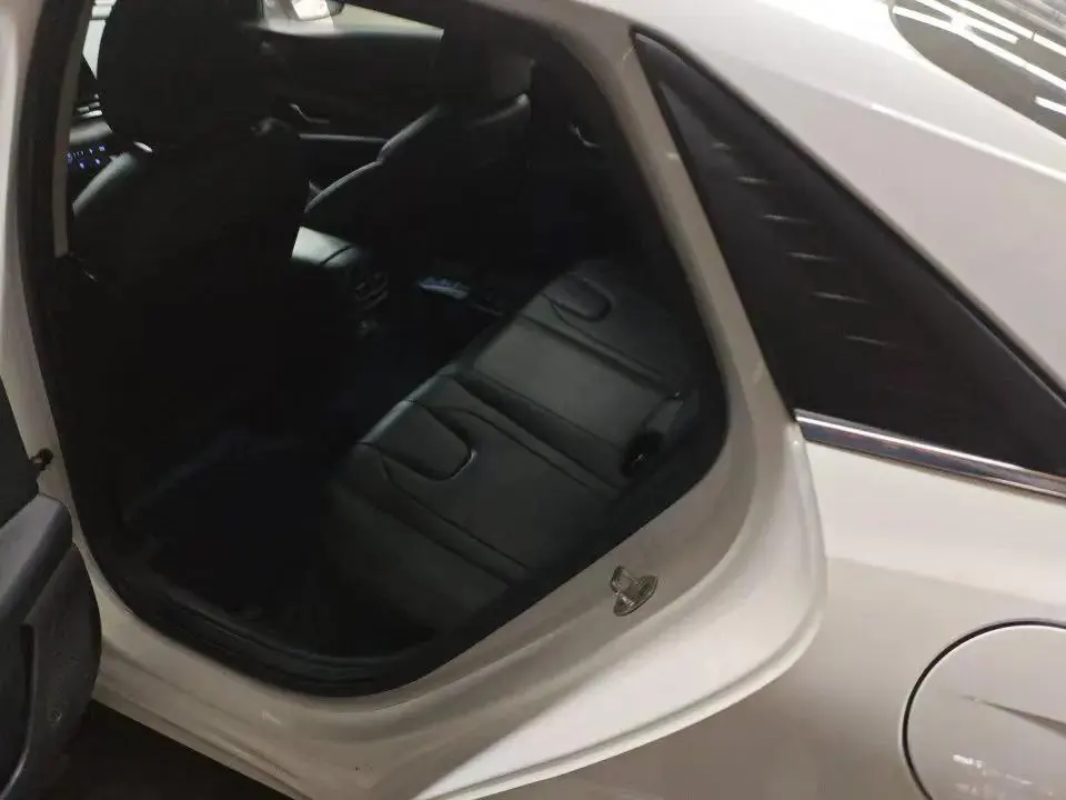 Elantra 2022 1.5L CVT Luxury Edition 5