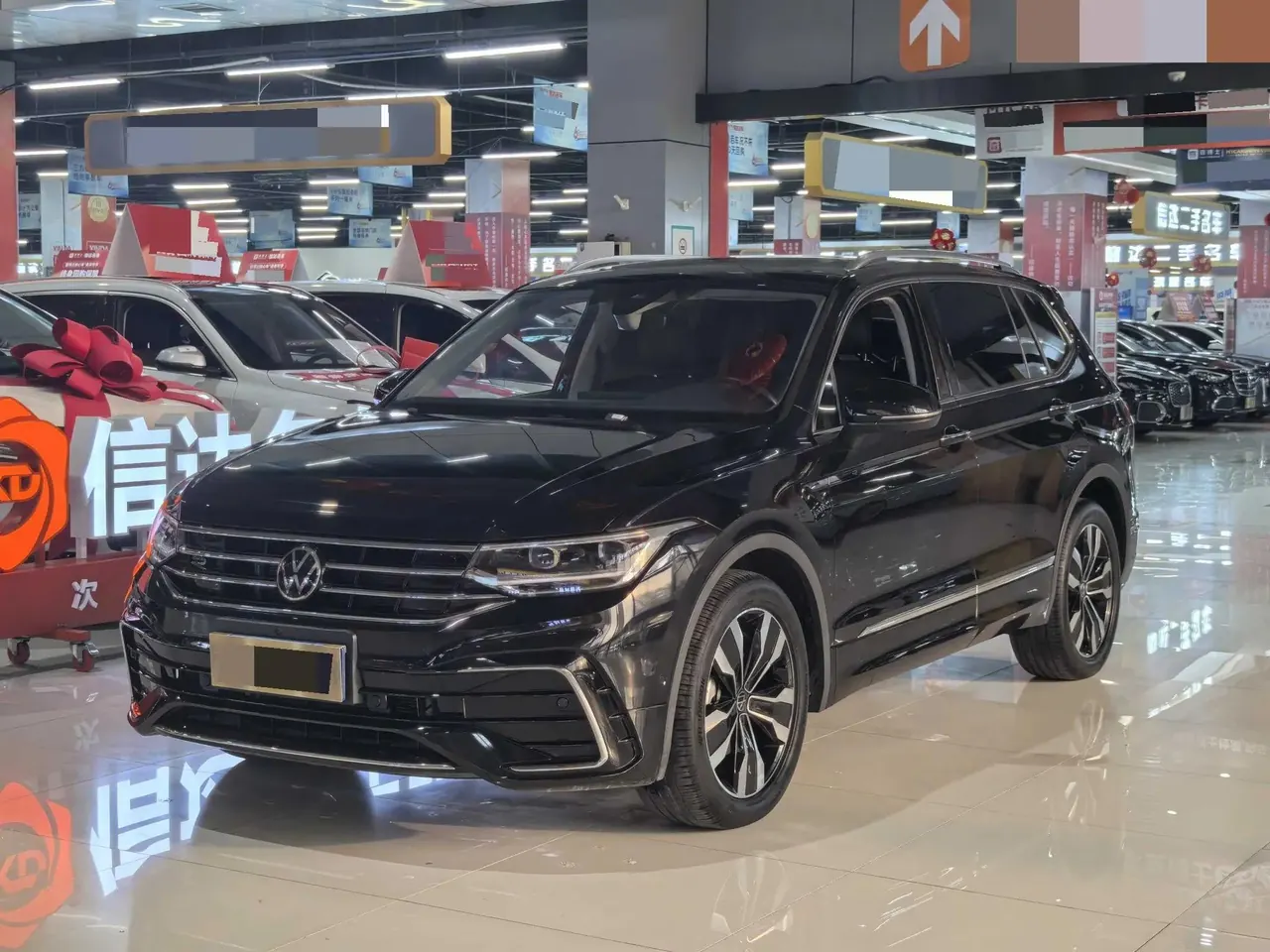Touareg L 2022, 330 TSI, Automatic, Two‑Wheel Drive, R-Line Luxury Plus Edition - View 1