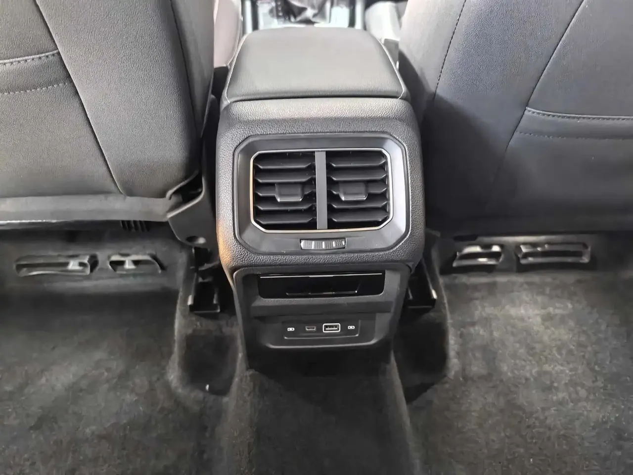 Touareg L 2022, 330 TSI, Automatic, Two‑Wheel Drive, R-Line Luxury Plus Edition 12