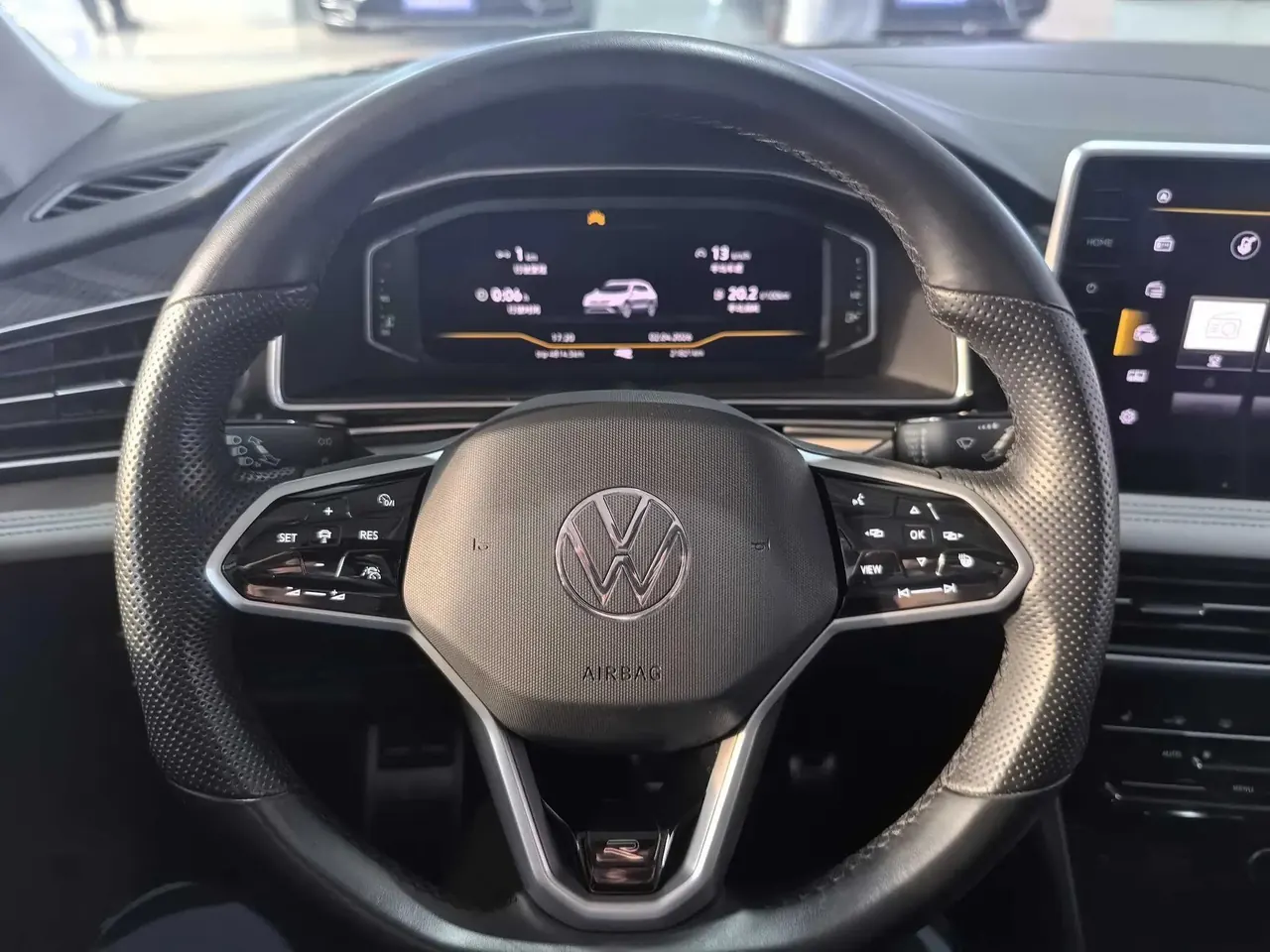 Touareg L 2022, 330 TSI, Automatic, Two‑Wheel Drive, R-Line Luxury Plus Edition 17