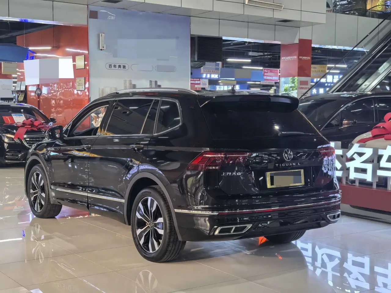 Touareg L 2022, 330 TSI, Automatic, Two‑Wheel Drive, R-Line Luxury Plus Edition 3
